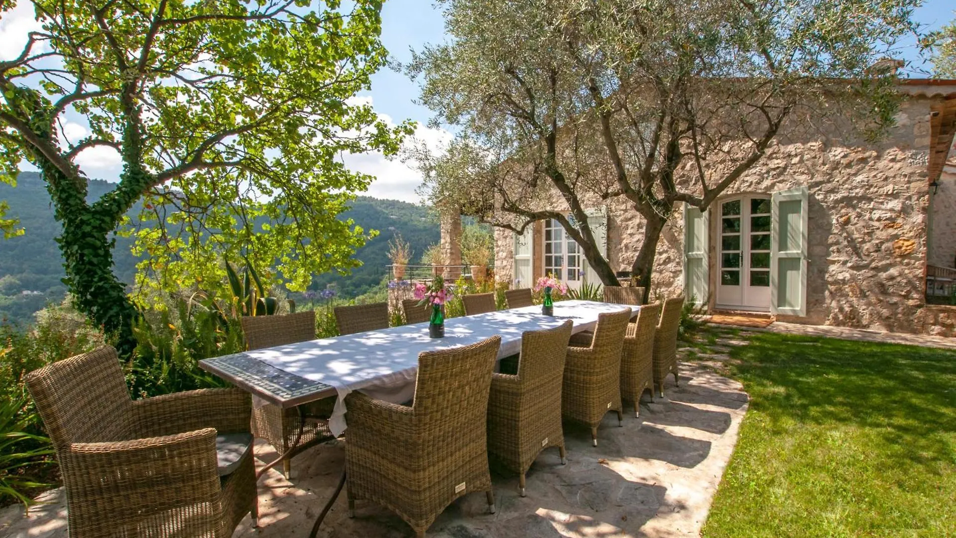 Charm, Luxury, Stunning Views, Villa With Pool Le Bar-sur-Loup 0*,  France